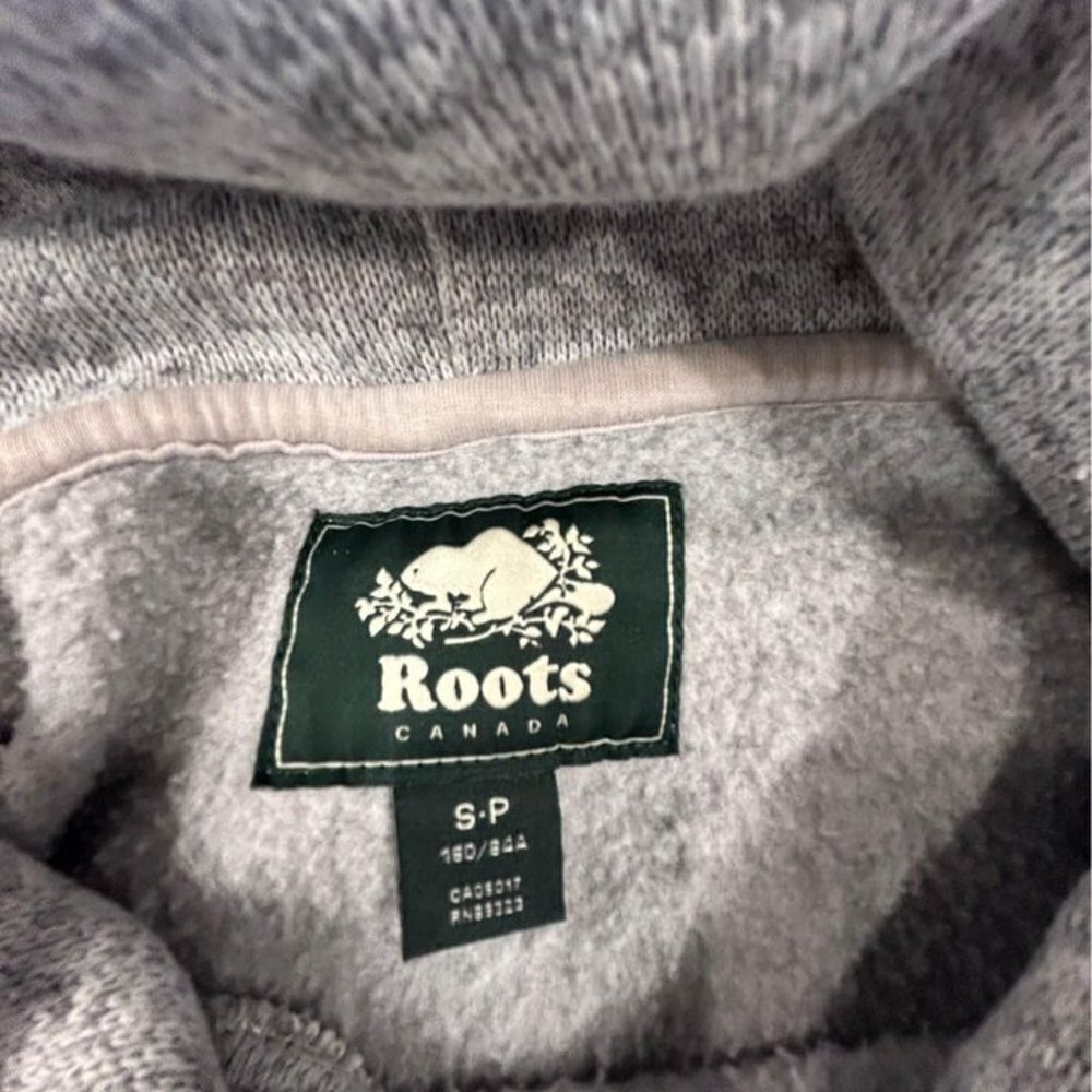 ROOTS gray hoodie. Woman’s size small. New condition. Warm and cozy! - Picture 4 of 10